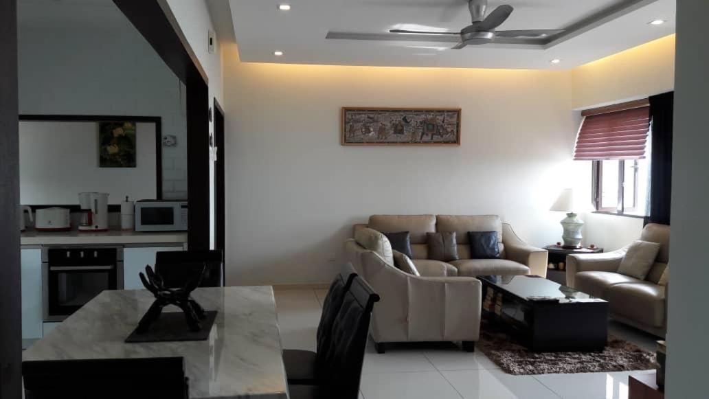 Susie'S Resort Seaview Suites At Sri Sayang Batu Feringgi Luaran gambar